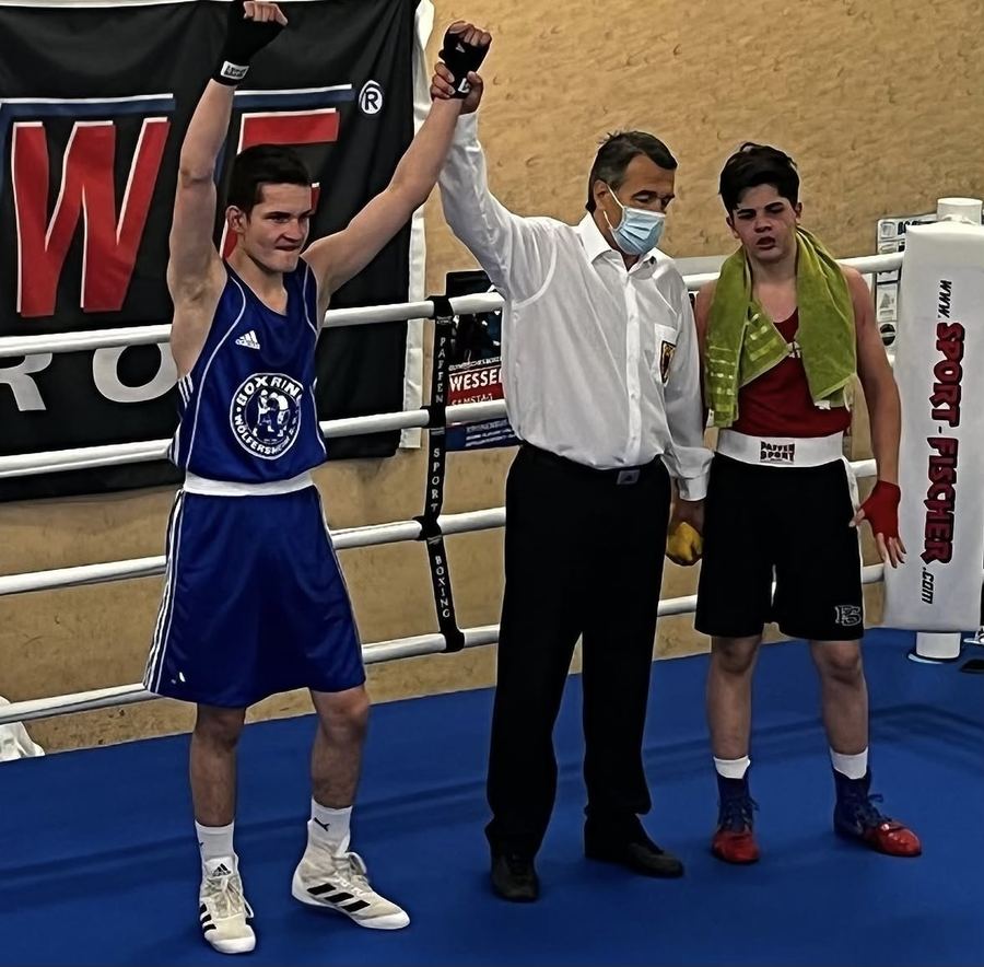Vadim Moskoglo als Sieger nach seinem Kampf in Worms, Boxring Wetterau