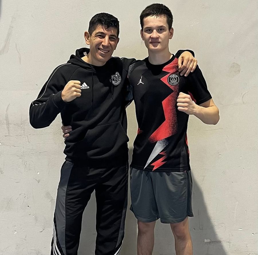 Trainer Rachid El B. und Vadim Moskoglo vor der Deutschen Meisterschaft, Boxring Wetterau
